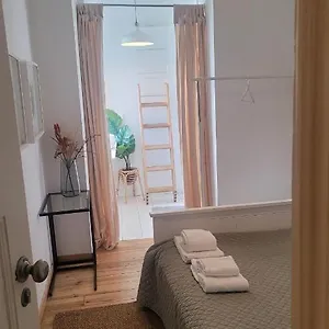 Gasthof Tiny With Private Bathroom - Bairro Alto, Lissabon